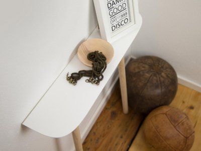 Wandkonsole PLEASE L aus Esche von kommod Detail Anlehnkonsole PLEASE L aus Esche von kommod