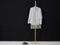 Standgarderobe STEKKA von kommod Frontalansicht